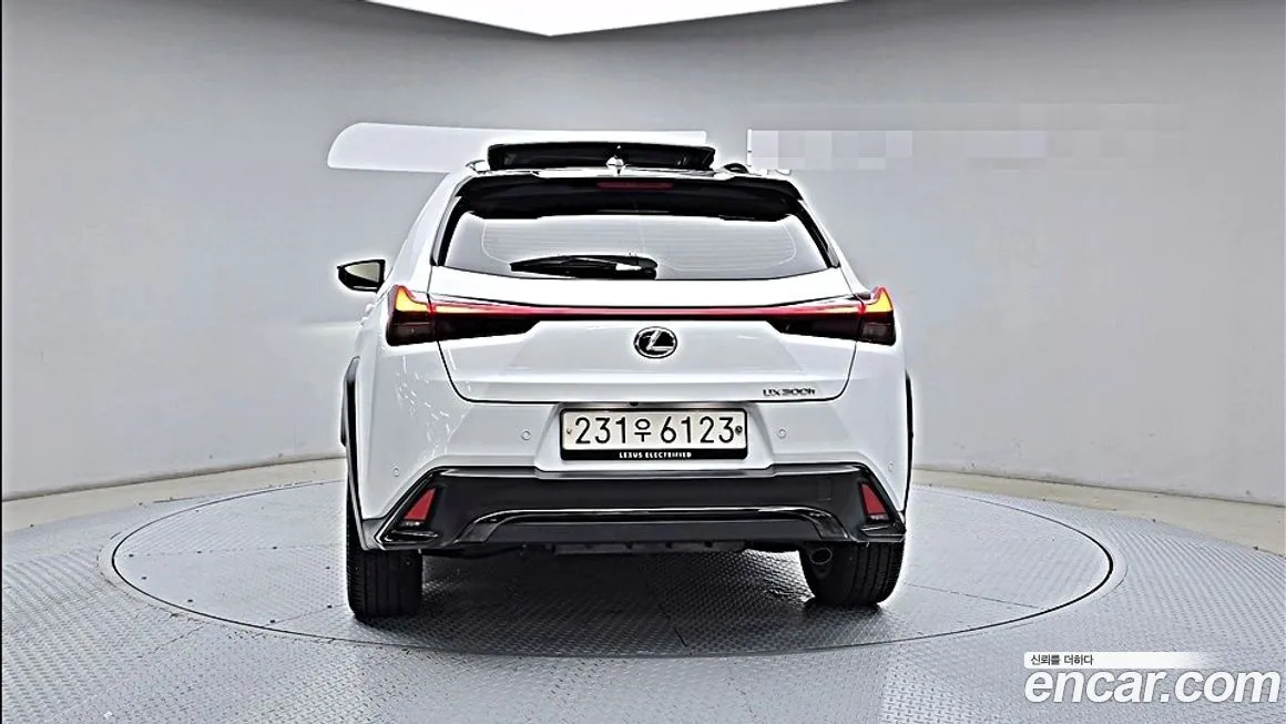 Lexus UX — фото 10