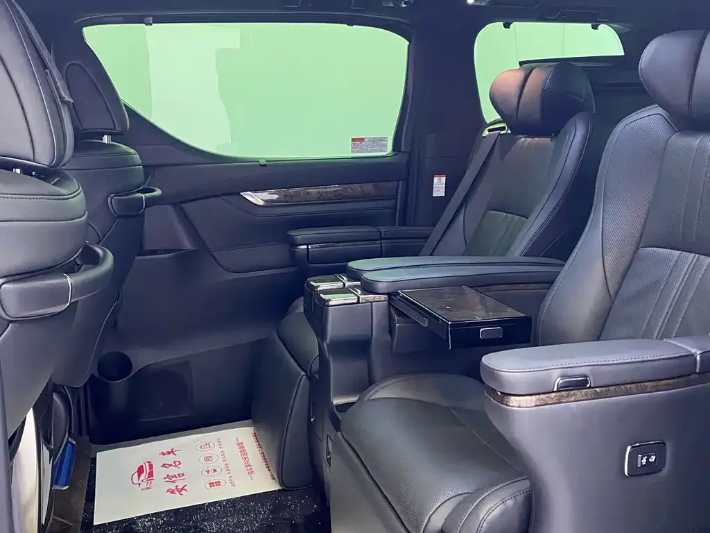 Toyota Alphard — фото 6