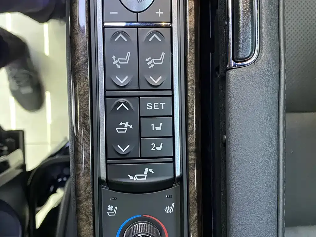 Toyota Alphard — фото 4