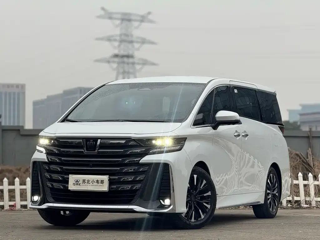 Toyota Vellfire — фото 1