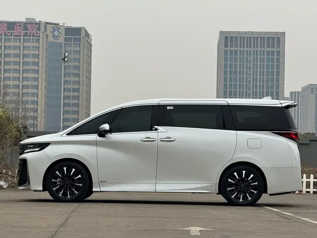 Toyota Vellfire — фото 3