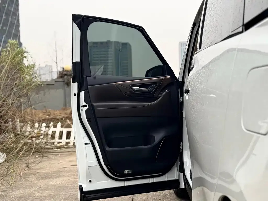Toyota Vellfire — фото 7