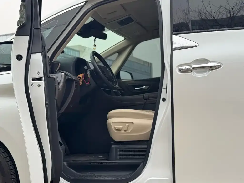 Toyota Vellfire — фото 9
