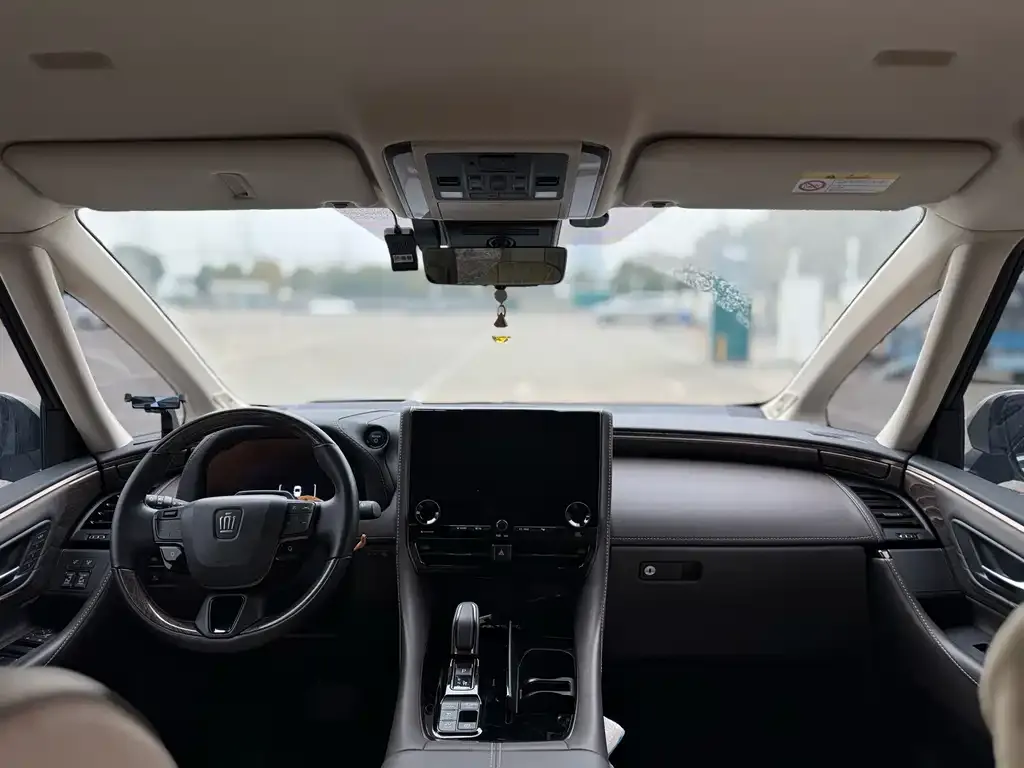 Toyota Vellfire — фото 10
