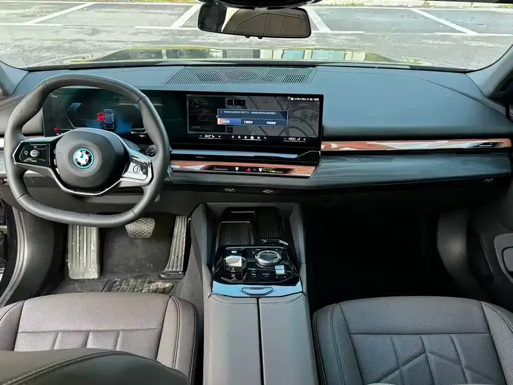 BMW i5 — фото 3