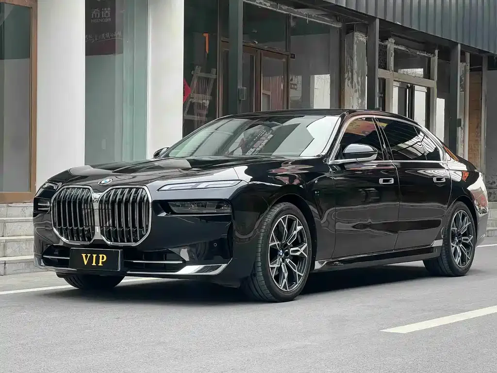 BMW 7 Series — фото 1