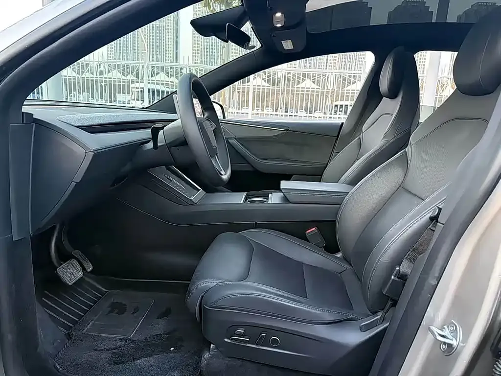 Tesla Model Y L — фото 2