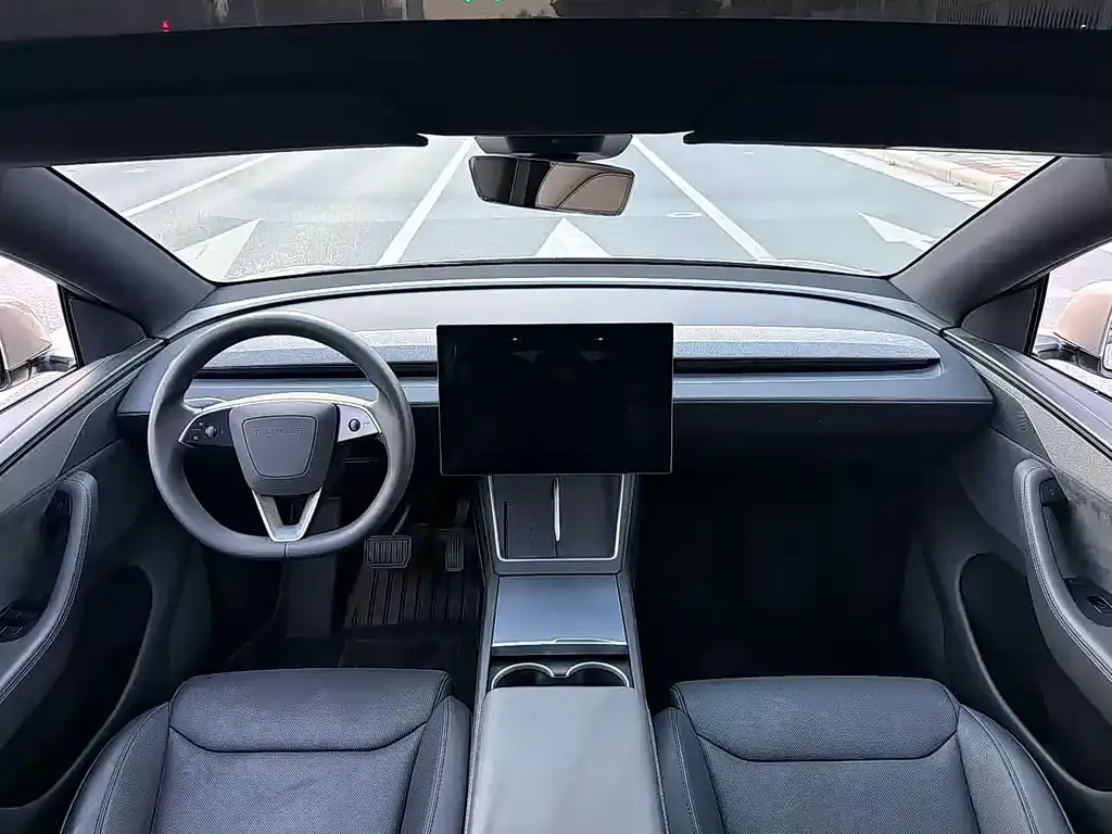 Tesla Model Y L — фото 4