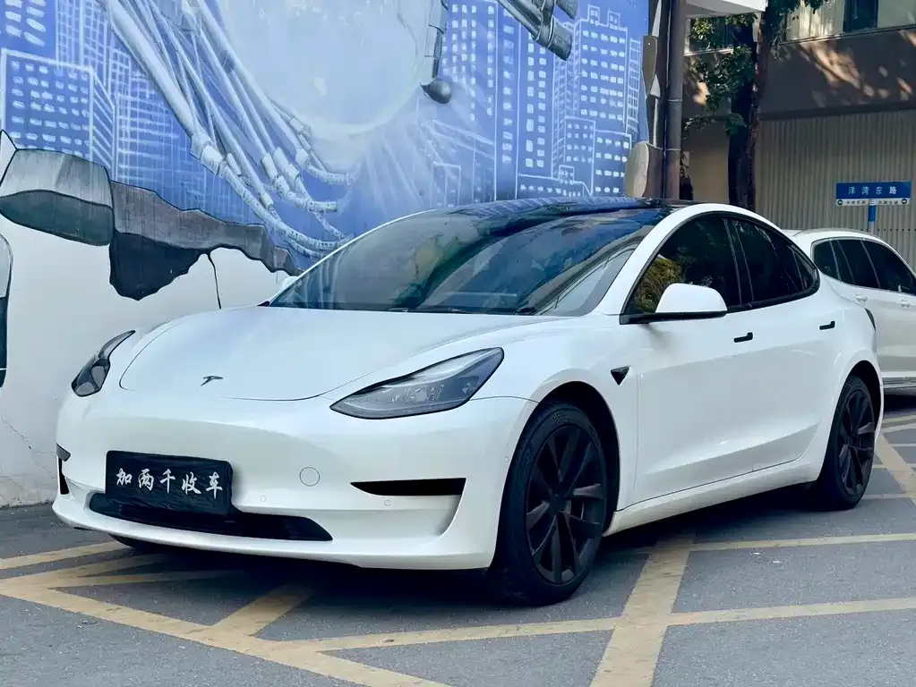 Tesla Model 3 — фото 1
