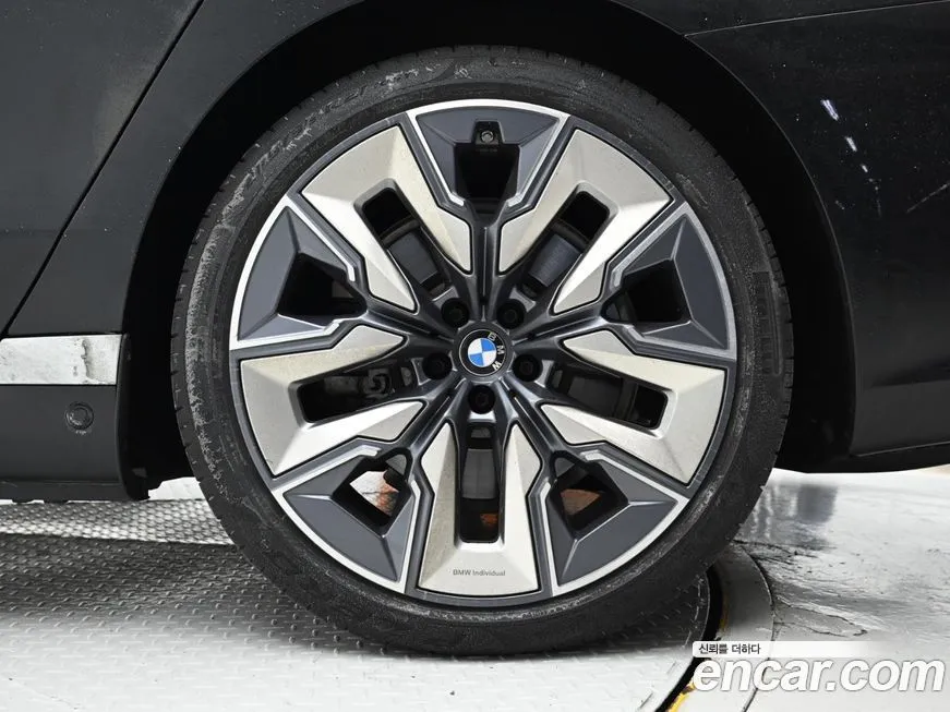 BMW i7 — фото 2
