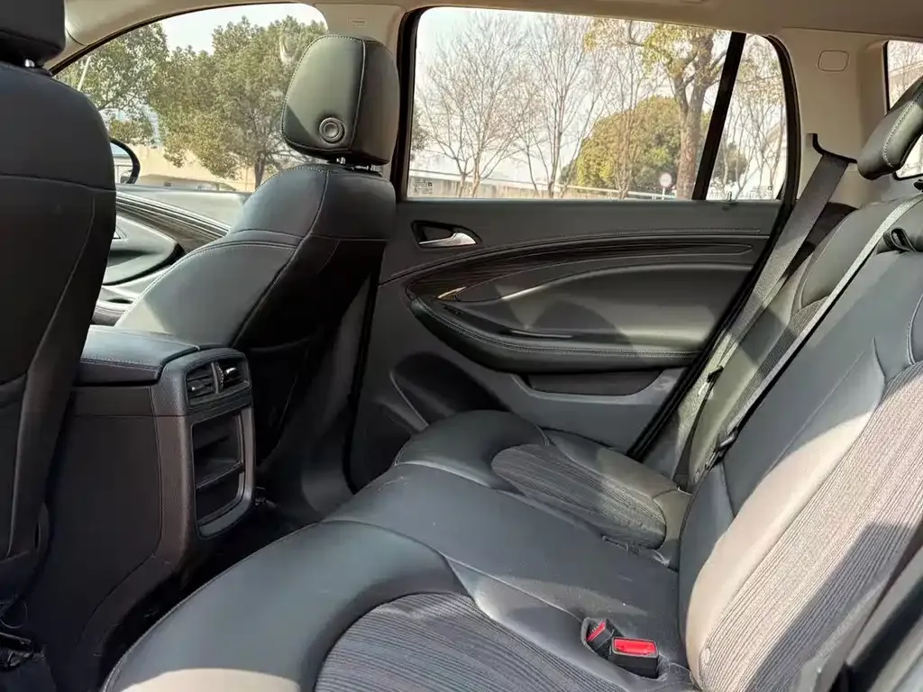 Buick Envision Plus — фото 2