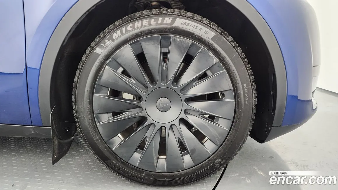 Tesla Model Y — фото 8