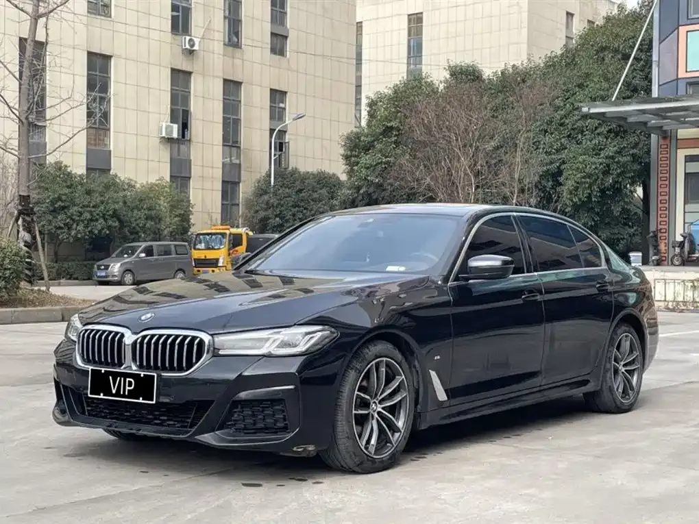 BMW 5 Series — фото 1