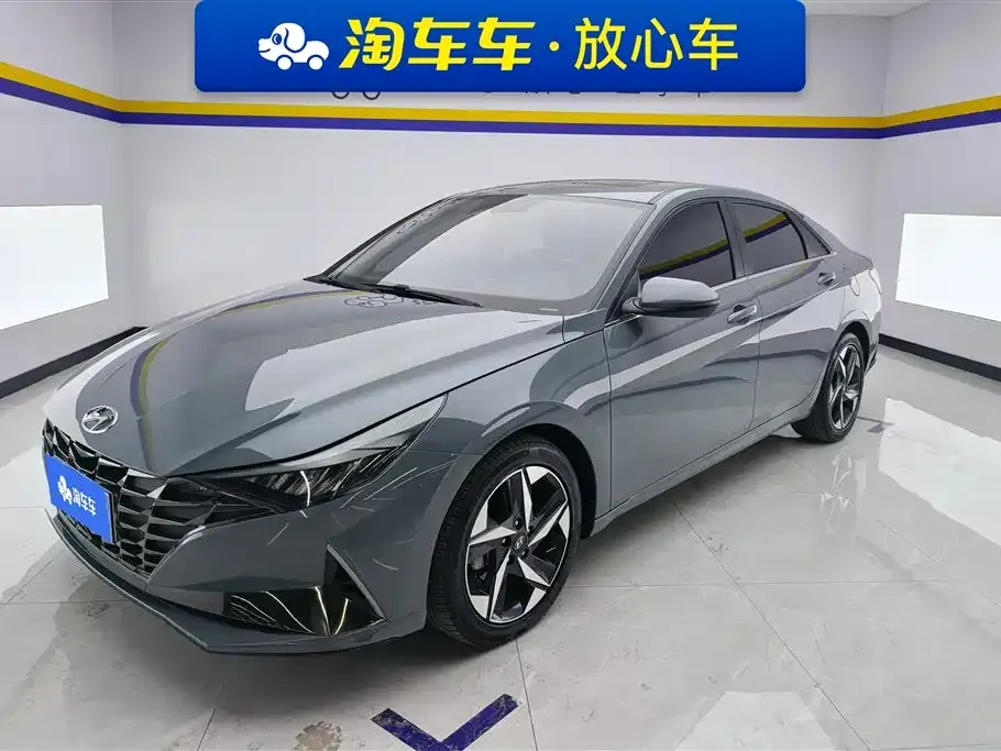 Hyundai Elantra — фото 1