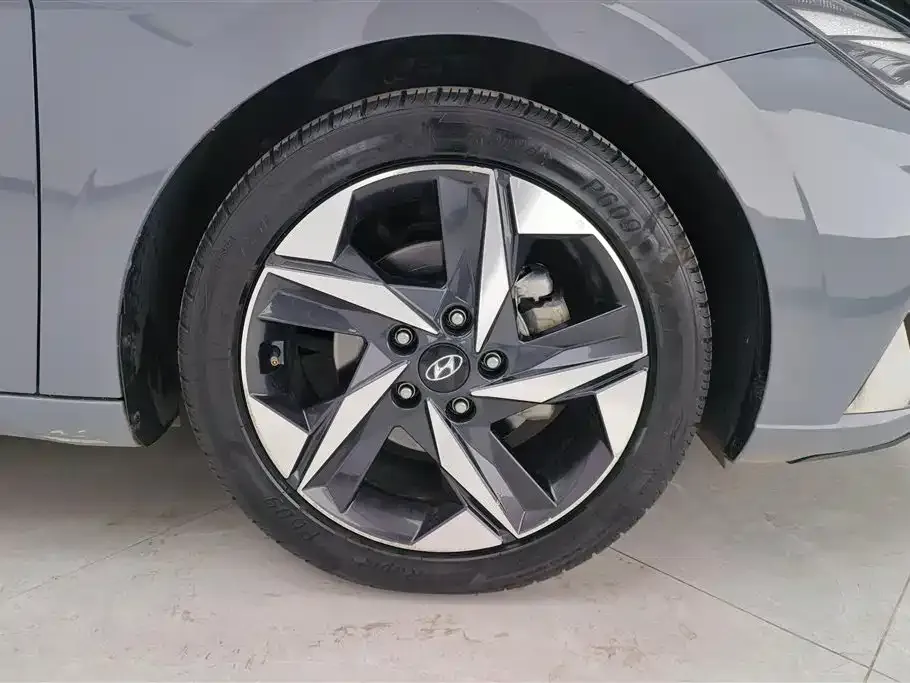 Hyundai Elantra — фото 2