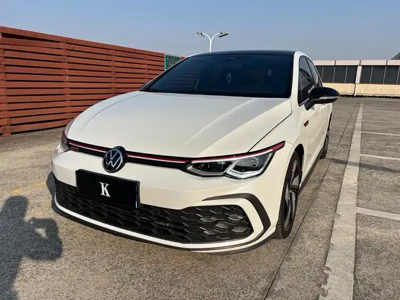 Volkswagen Golf GTI — фото 1