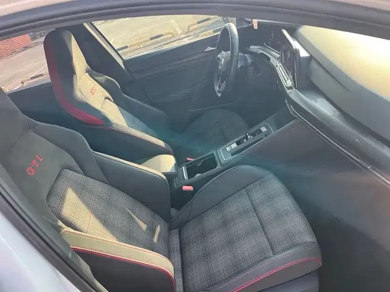 Volkswagen Golf GTI — фото 5