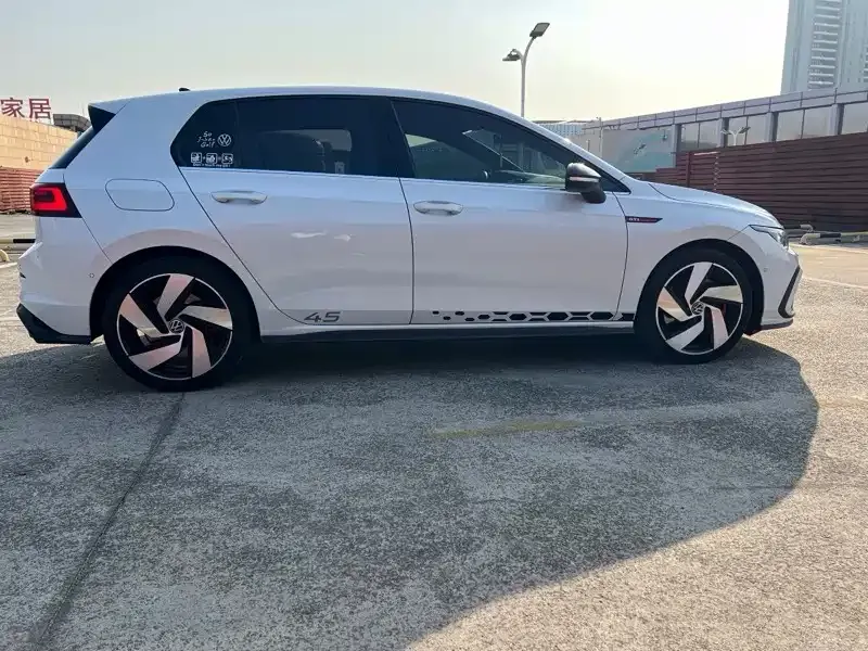 Volkswagen Golf GTI — фото 10