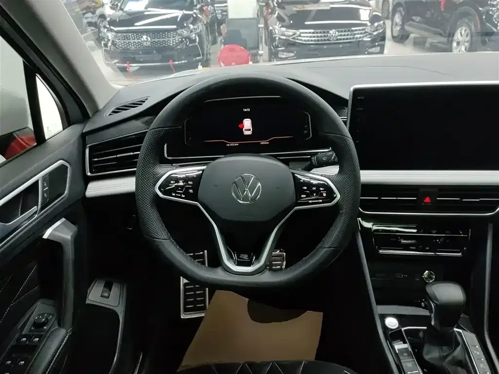 Volkswagen Tiguan L — фото 5