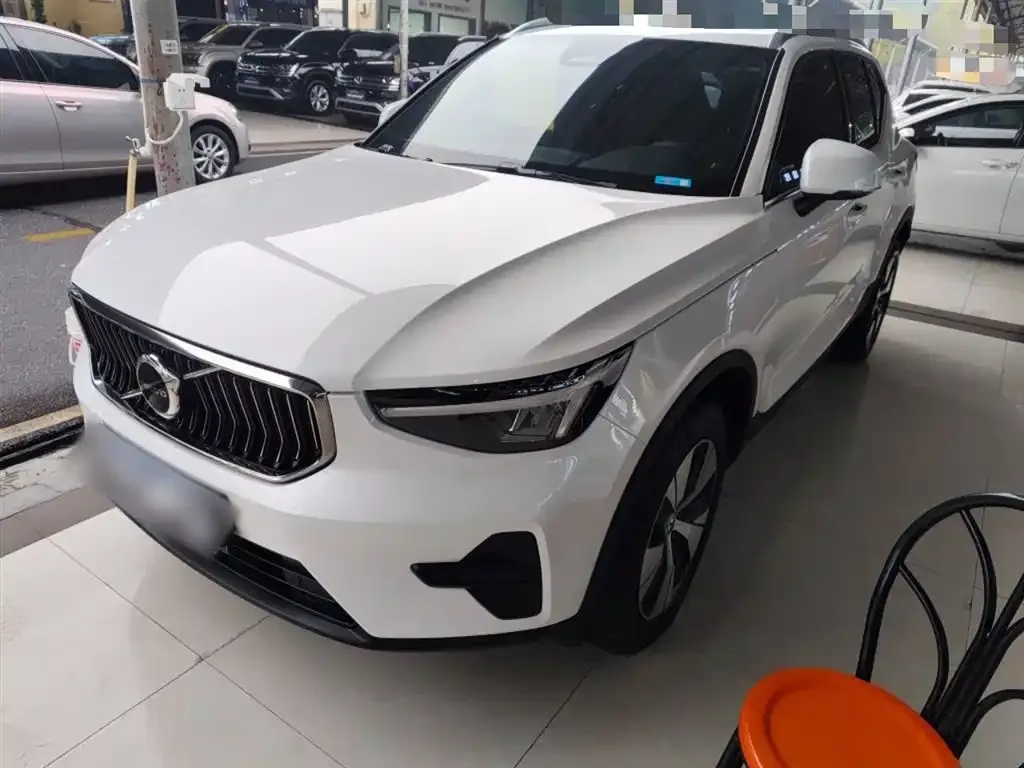 Volvo XC40 — фото 9