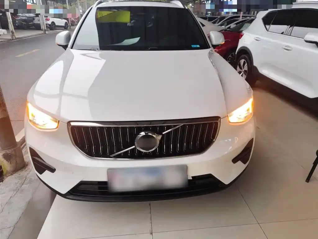Volvo XC40 — фото 2
