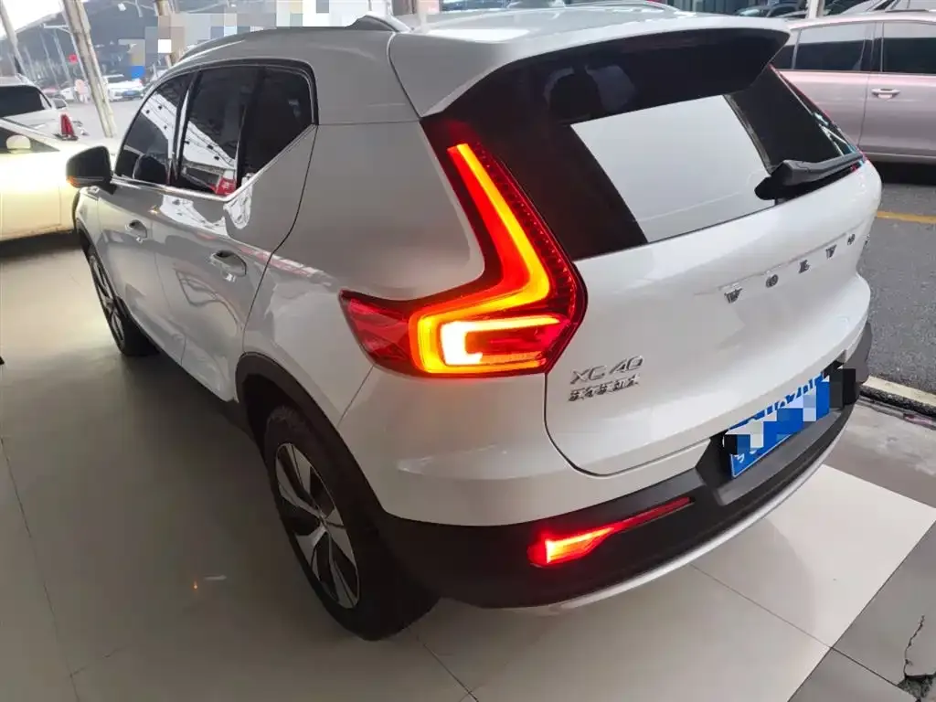 Volvo XC40 — фото 3