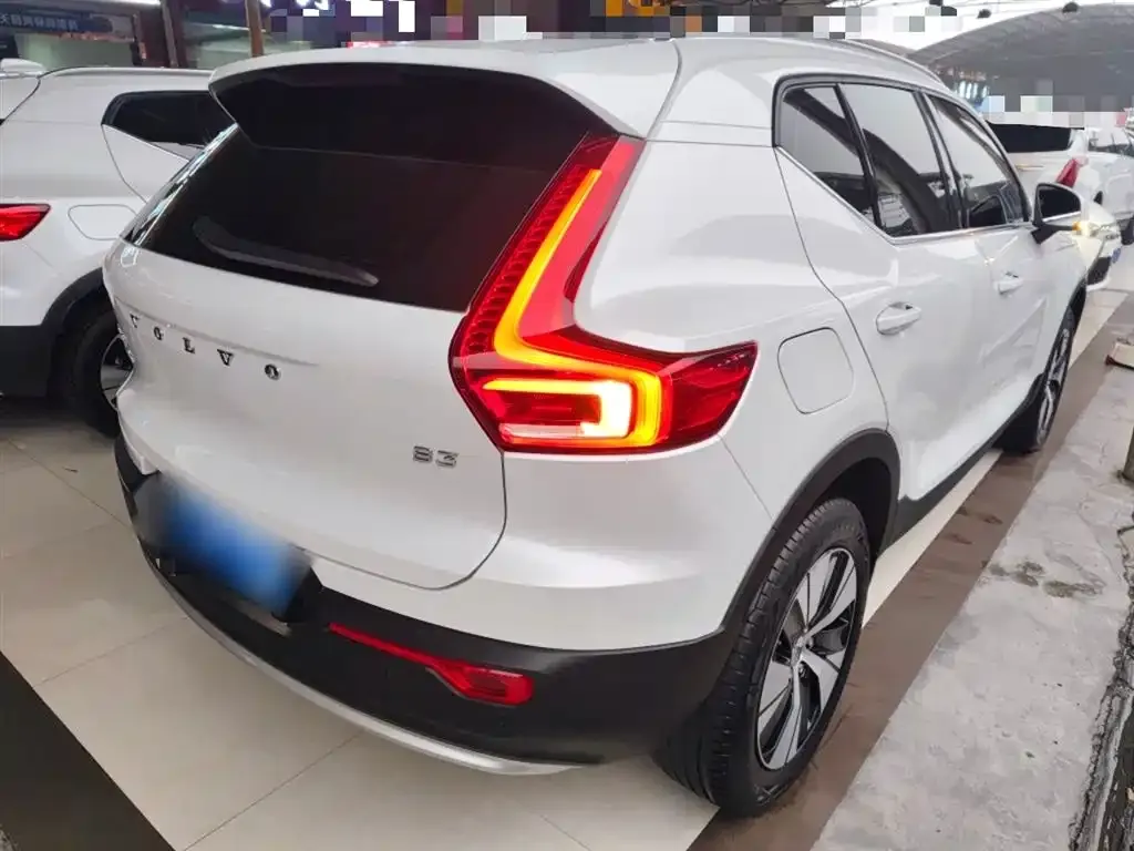 Volvo XC40 — фото 4