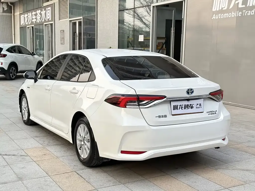 Toyota Corolla — фото 8