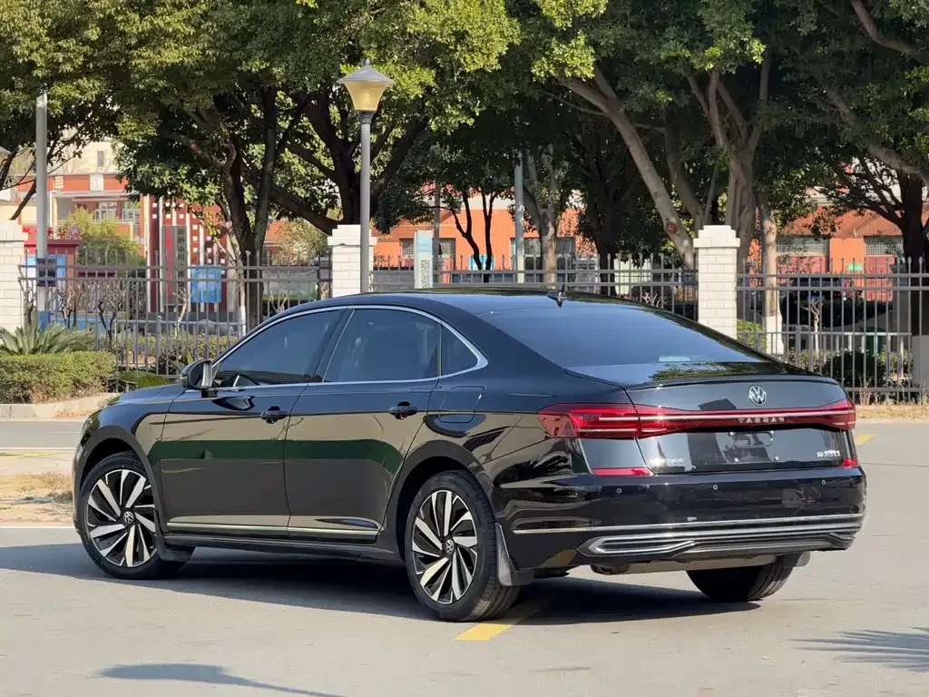 Volkswagen Passat — фото 7
