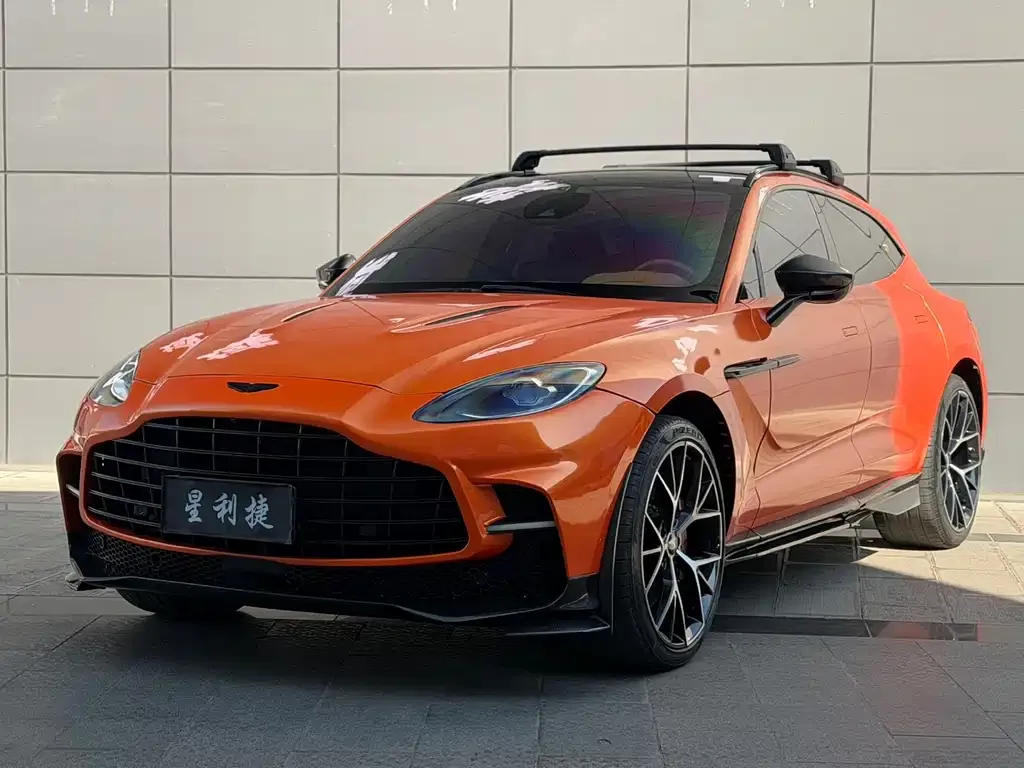 Aston Martin DBX — фото 1