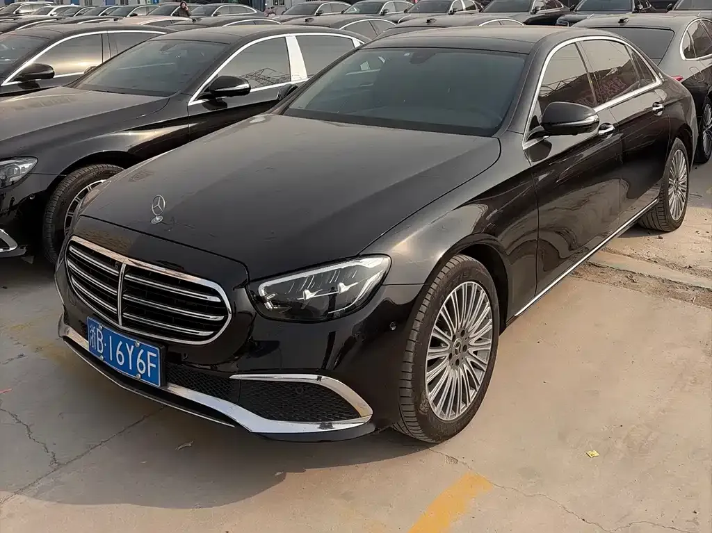 Mercedes-Benz E-Class — фото 1