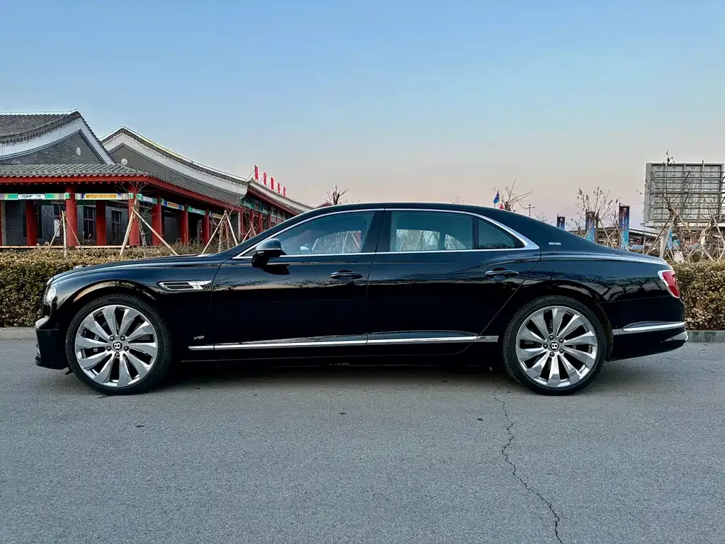 Bentley Flying Spur — фото 6