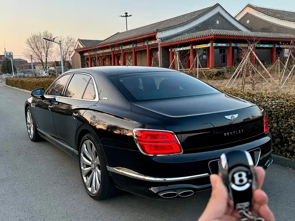 Bentley Flying Spur — фото 8