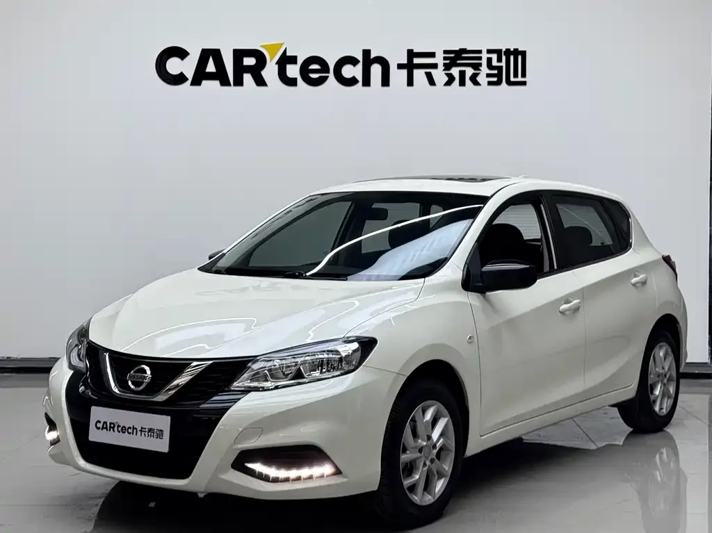 Nissan Tiida — фото 1