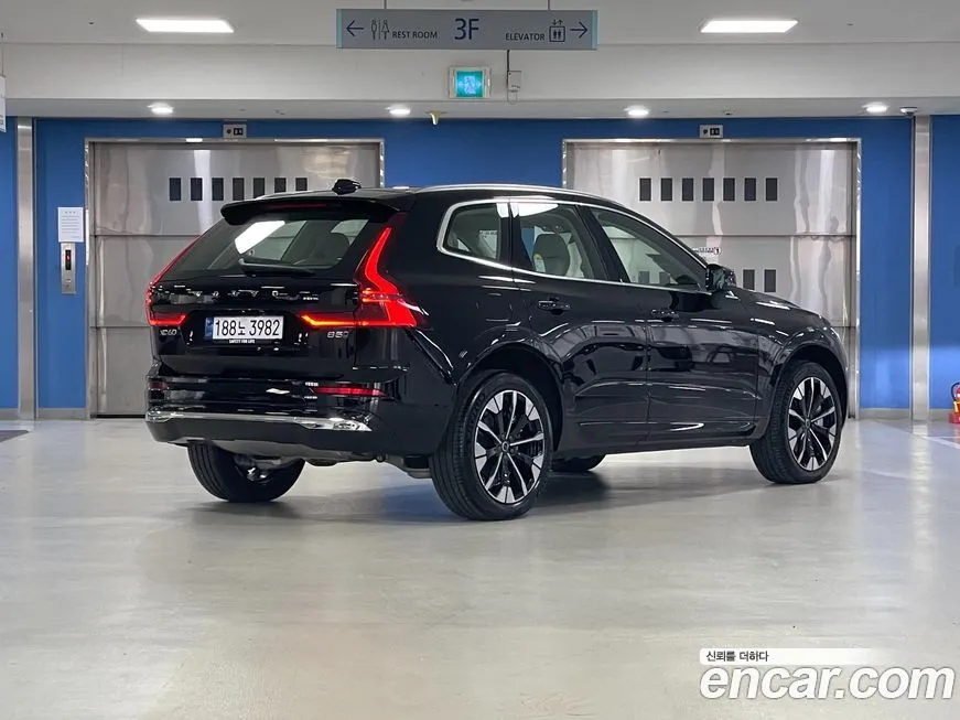 Volvo XC60 — фото 8