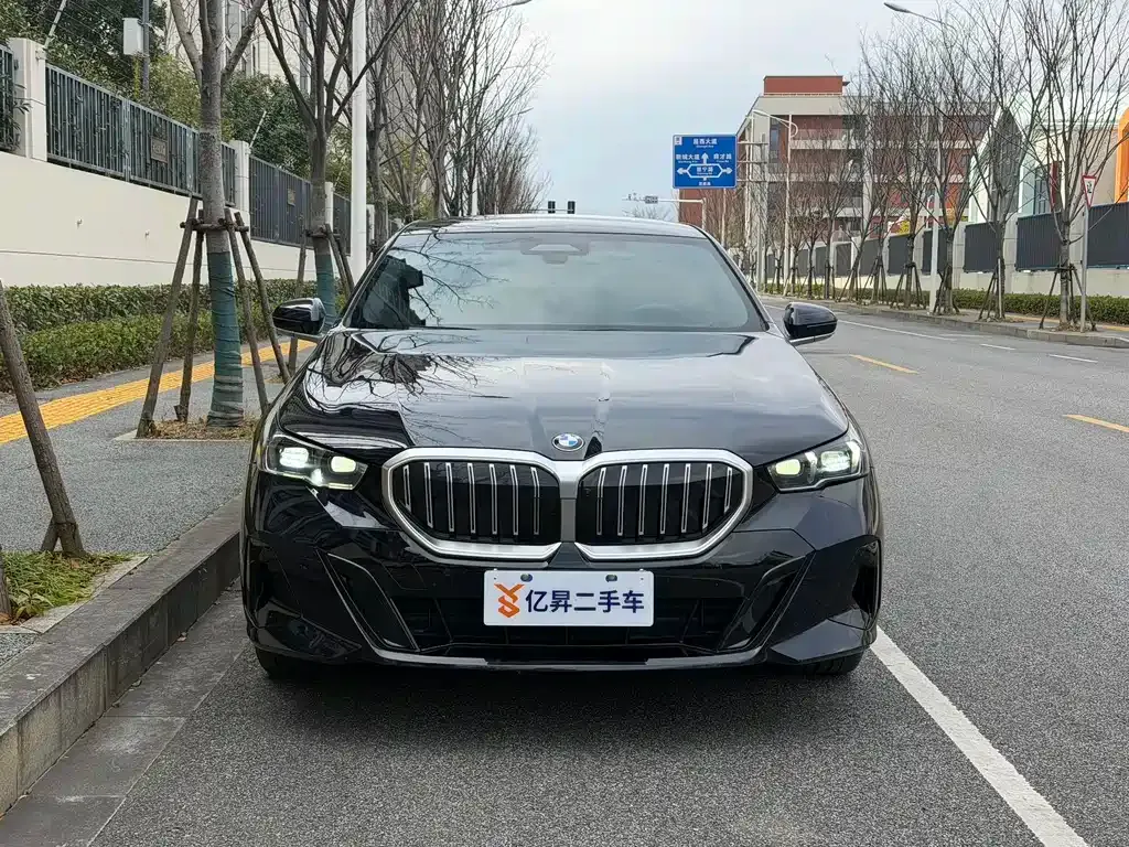 BMW 5 Series — фото 3