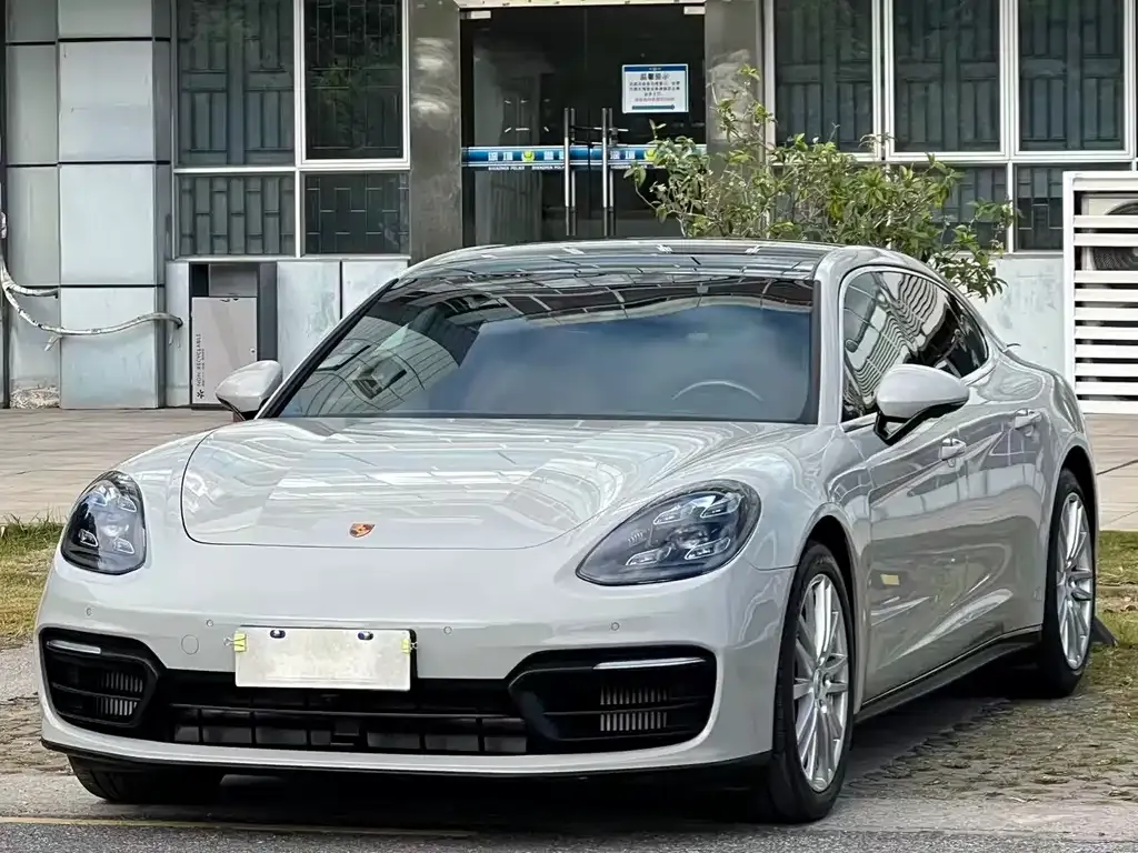 Porsche Panamera — фото 1