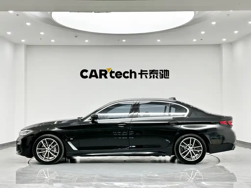 BMW 5 Series New Energy — фото 9