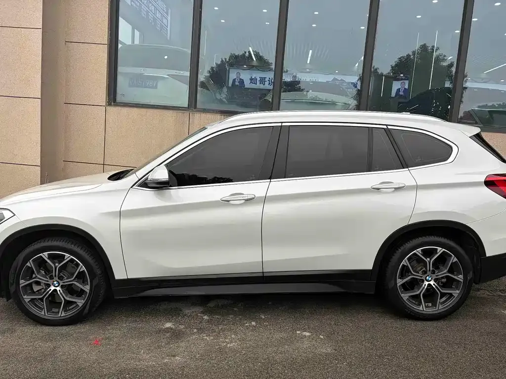 BMW X1 — фото 8