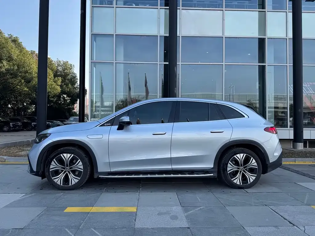 Mercedes-Benz EQE SUV — фото 8