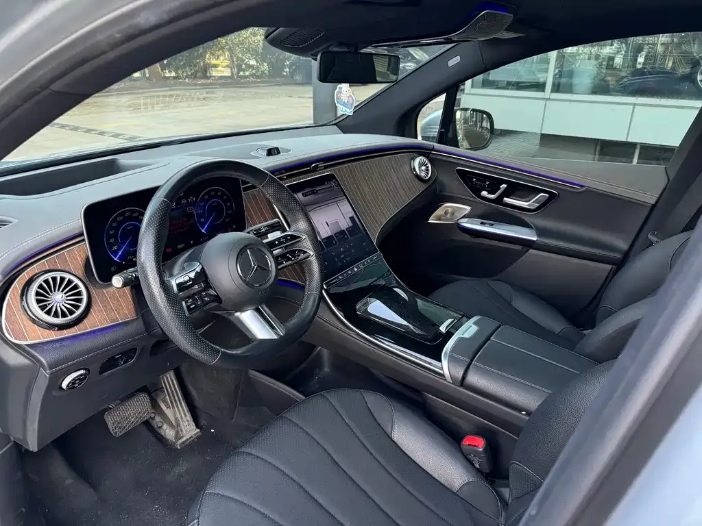 Mercedes-Benz EQE SUV — фото 3