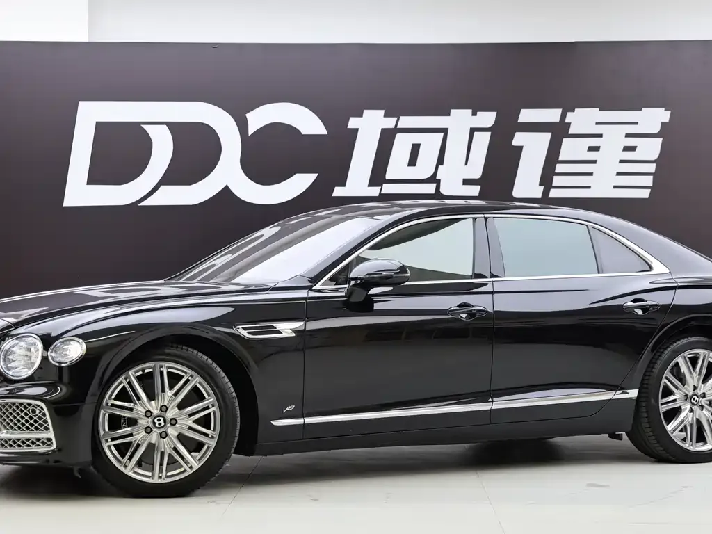 Bentley Flying Spur — фото 1