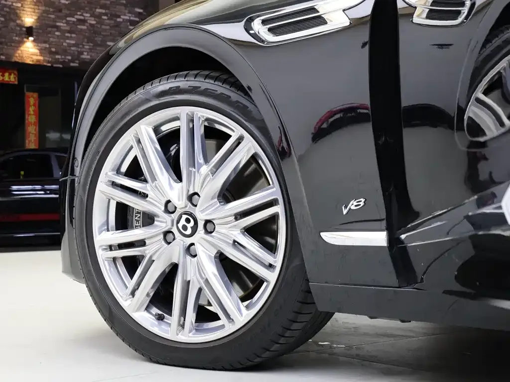 Bentley Flying Spur — фото 6