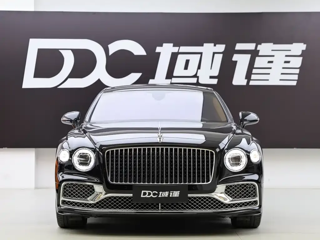 Bentley Flying Spur — фото 9