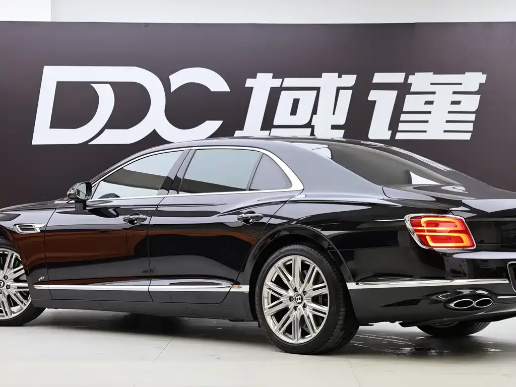 Bentley Flying Spur — фото 3