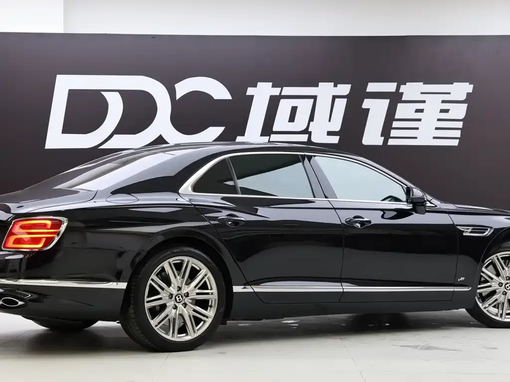 Bentley Flying Spur — фото 4
