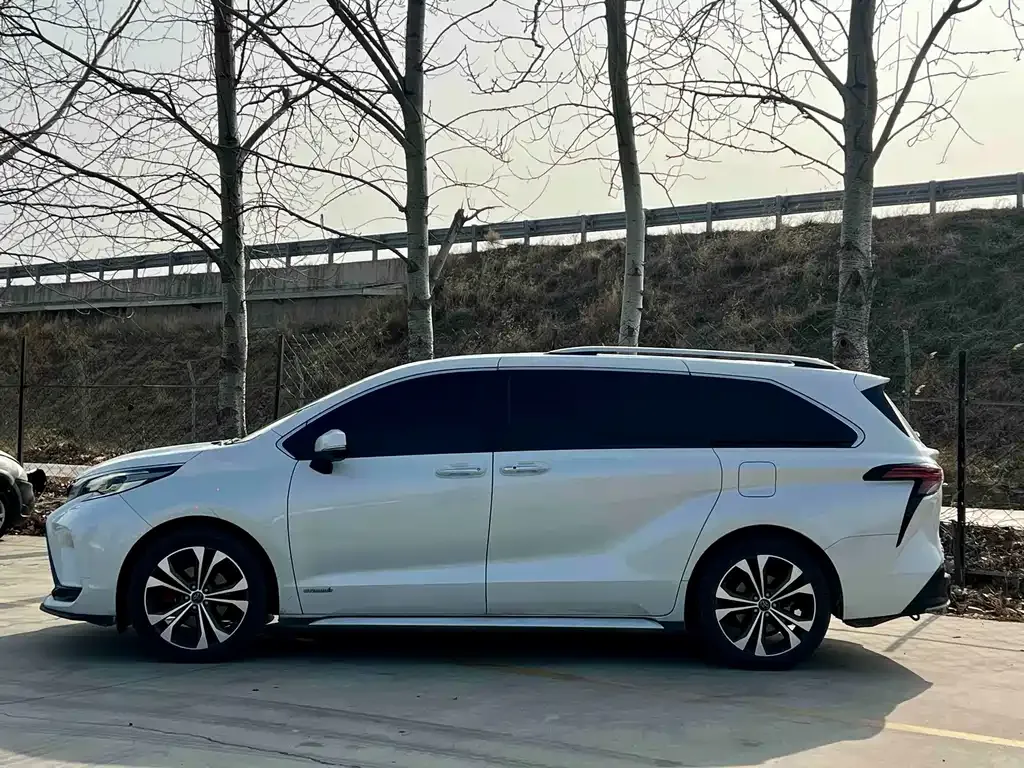 Toyota Granvia — фото 7