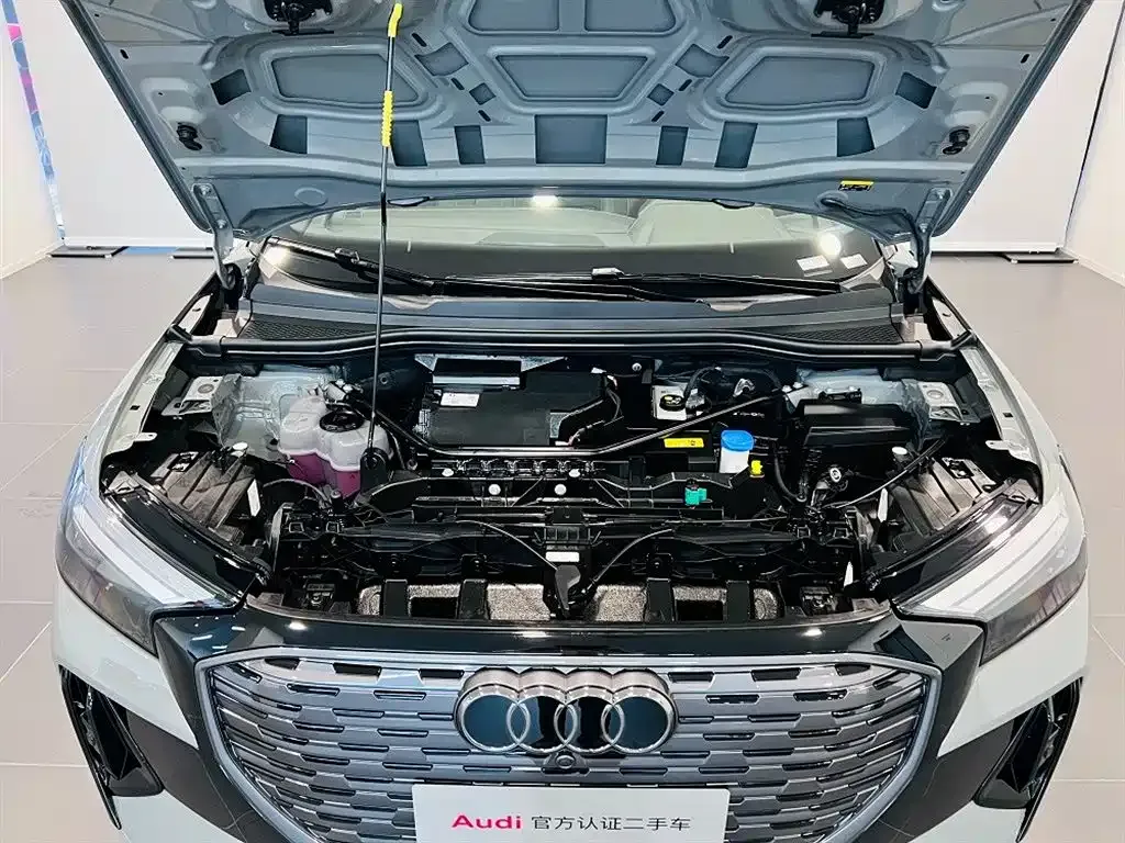 Audi Q4 e-tron — фото 4