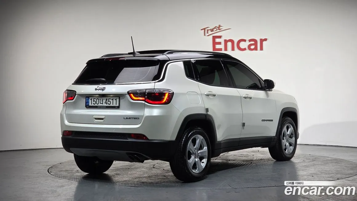 Jeep Compass — фото 4