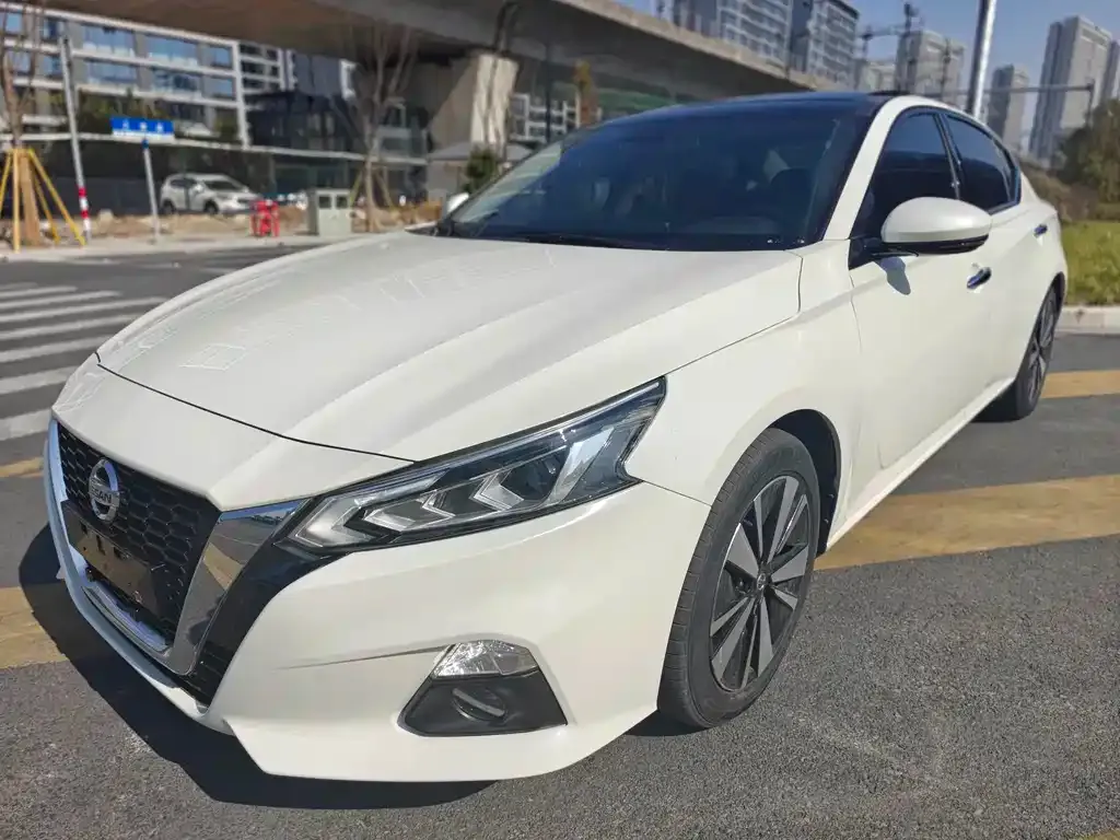 Nissan Teana — фото 1